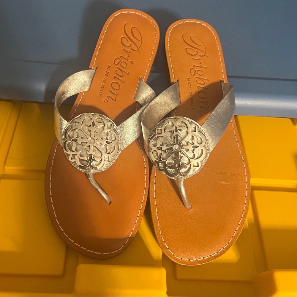 Brighton Alice Silver Leather Medallion Thong Sandals Made in Italy Womens 7 M